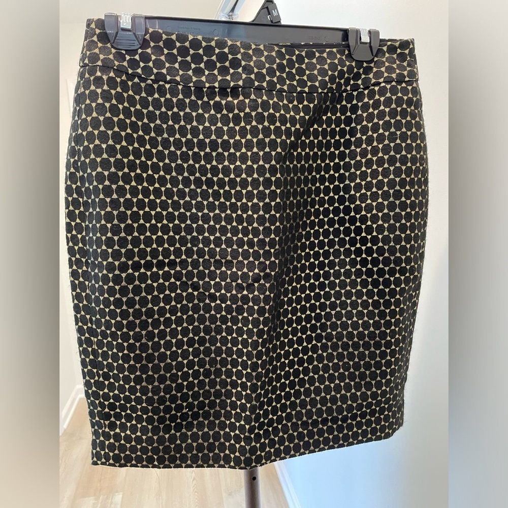 Ann Taylor size 4P lined skirt black and gold shimmer